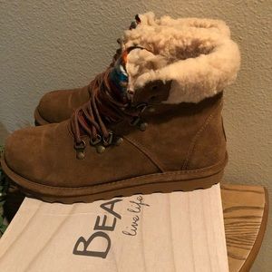 Bearpaw lace up winter boots
